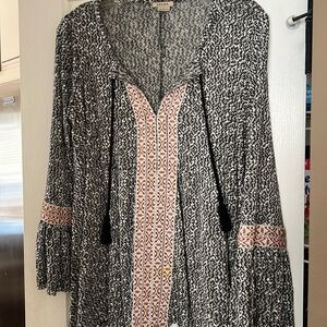 Women’s Anthropologie Anama Black & White Printed Tunic. Worn Once- Like New!